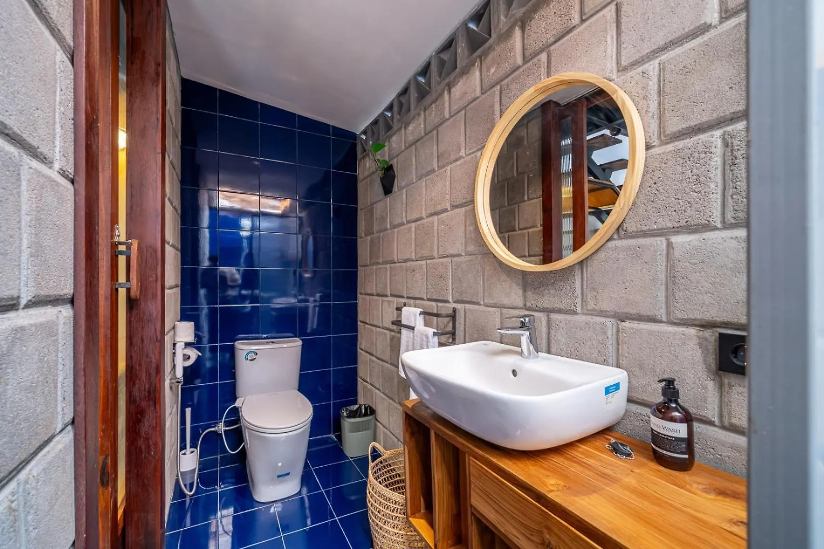 First 5 Loft Lägenhet Seminyak