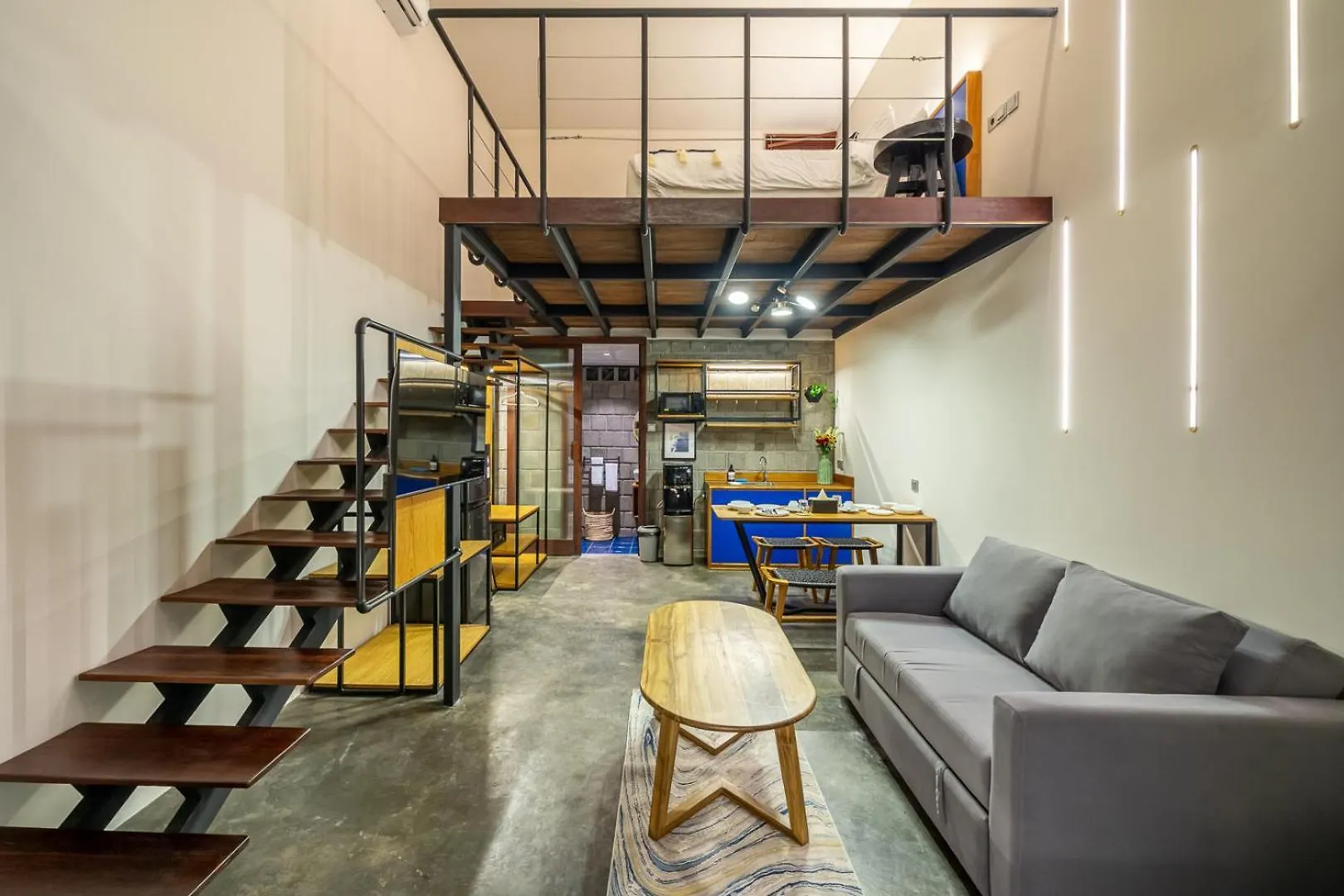 First 5 Loft Lägenhet Seminyak