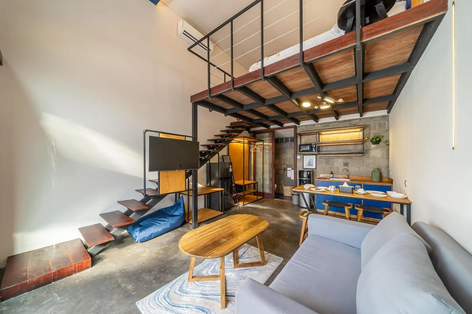 First 5 Loft Lägenhet Seminyak