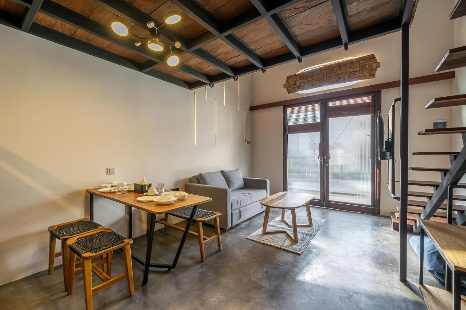 First 5 Loft Lägenhet Seminyak